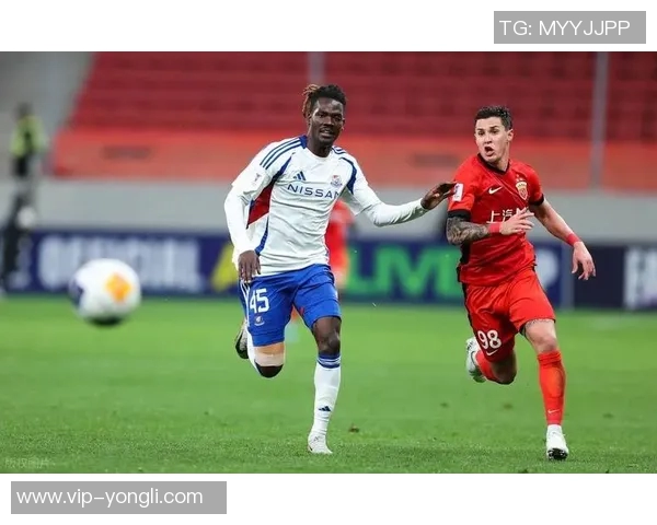 海港冬训首堂课在多哈举行新援让克劳德积极参与合练展现状态