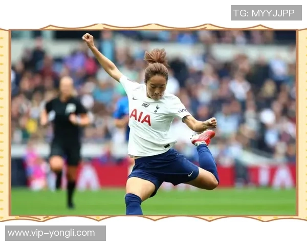 女足国脚唐佳丽机场合影启程亚洲杯征程期待为国争光展现风采