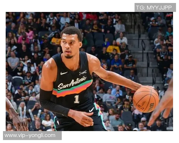 文班亚马全场表现抢眼尽管球队失利依然砍下32分7篮板5盖帽精彩表现令人赞叹